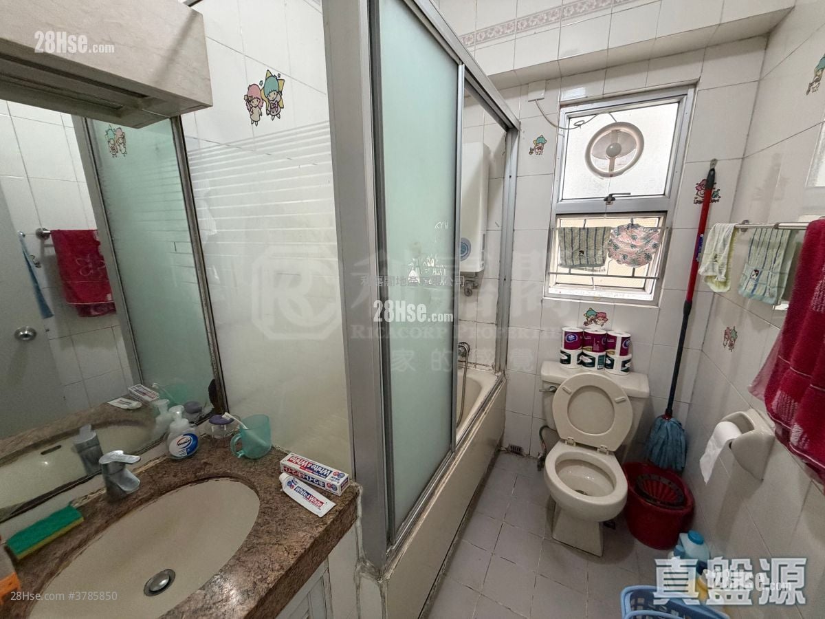 Uptown Plaza Sell 3 Bedrooms , 2 Bathrooms 617 ft²