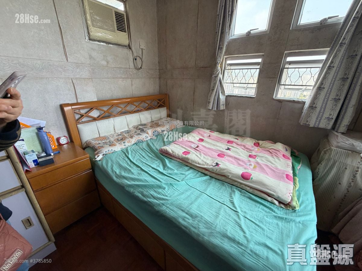 Uptown Plaza Sell 3 Bedrooms , 2 Bathrooms 617 ft²