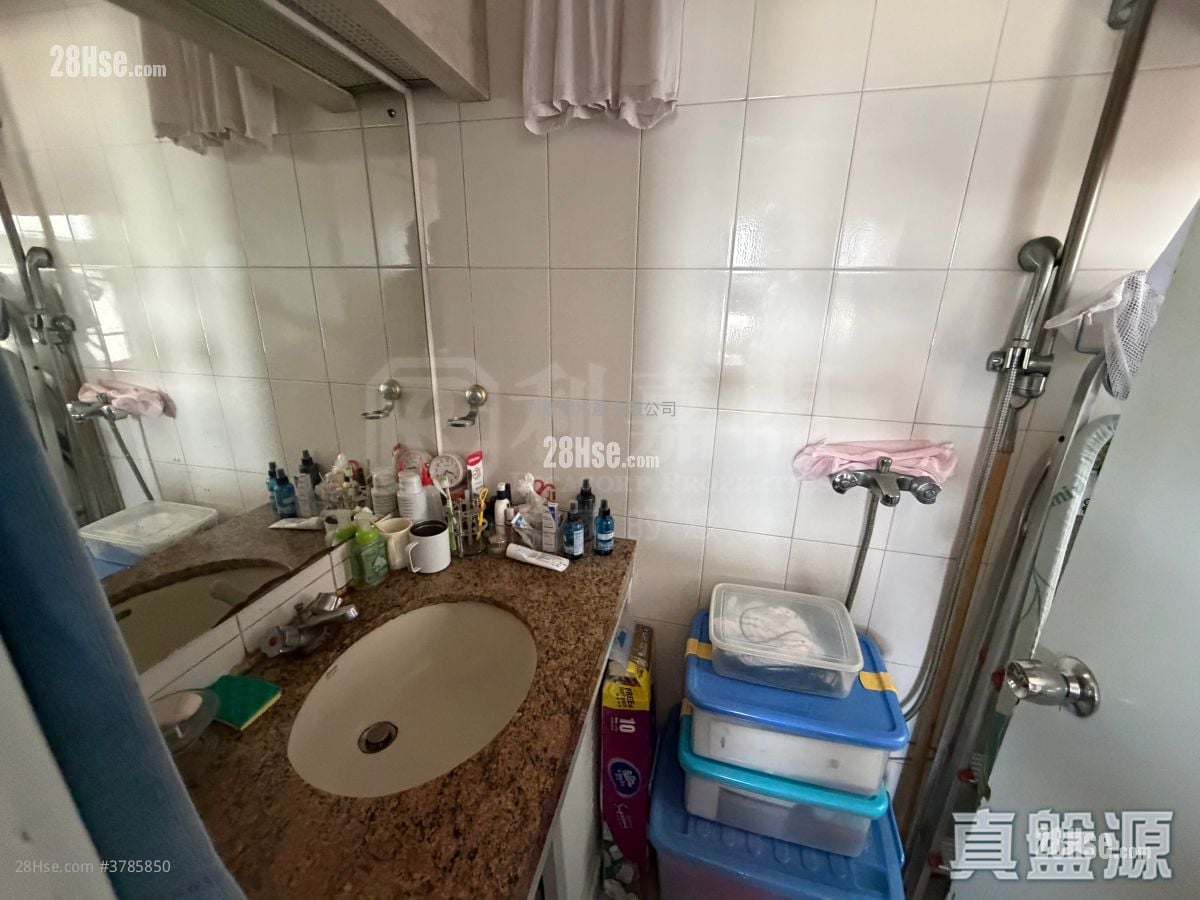 Uptown Plaza Sell 3 Bedrooms , 2 Bathrooms 617 ft²