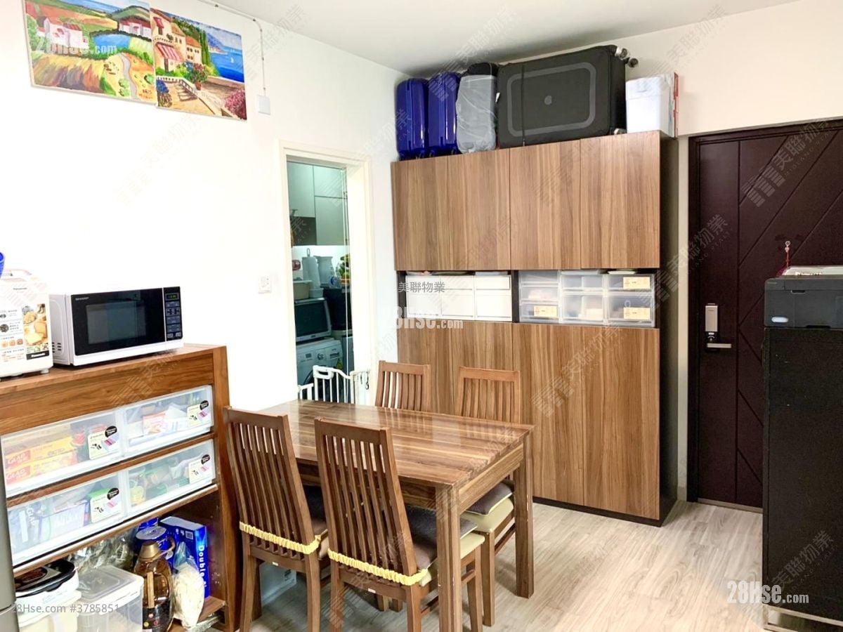 Mayfair Gardens Sell 3 Bedrooms , 1 Bathroom 564 ft²