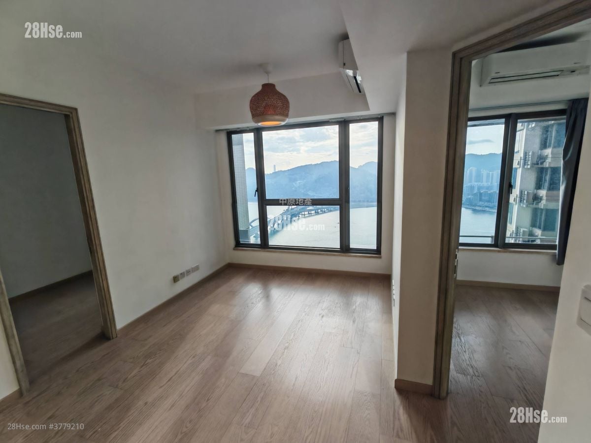 Sea To Sky Sell 2 Bedrooms 470 ft²