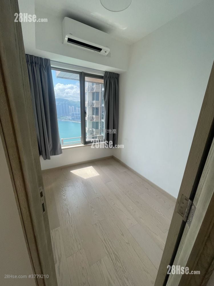 Sea To Sky Sell 2 Bedrooms 470 ft²