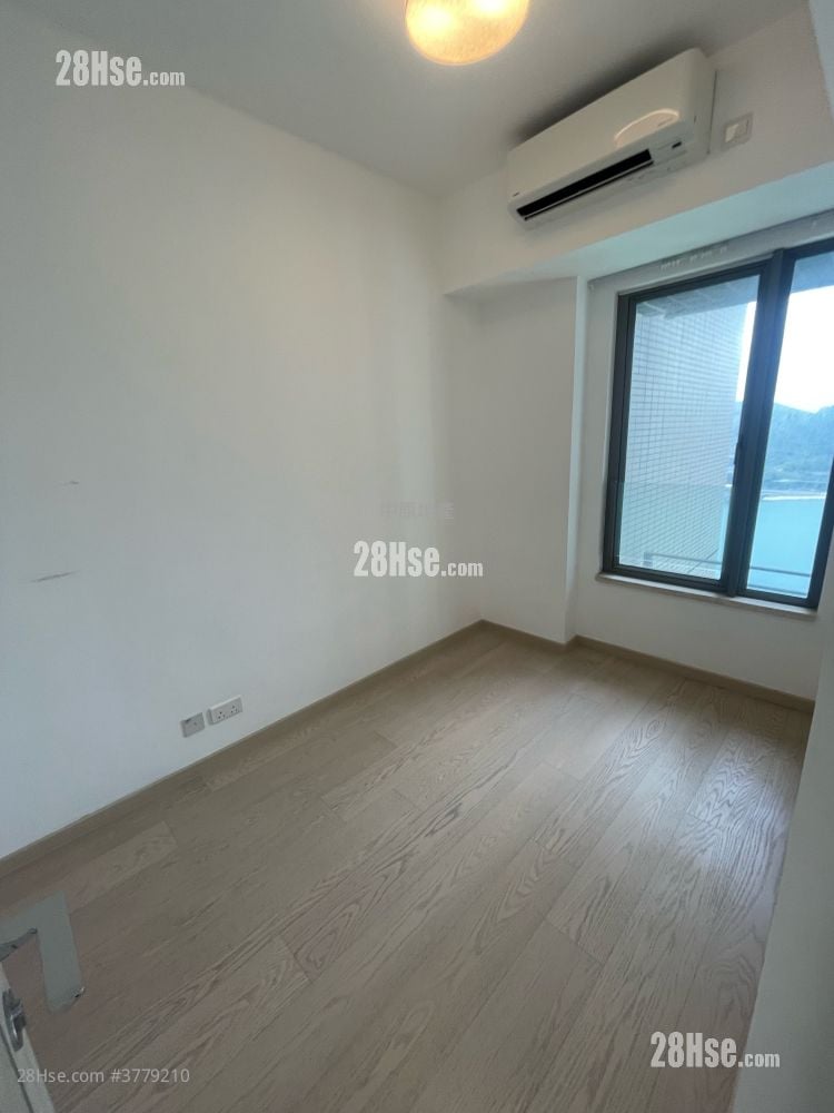 Sea To Sky Sell 2 Bedrooms 470 ft²