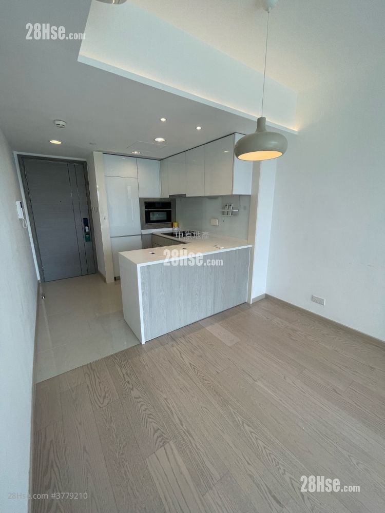 Sea To Sky Sell 2 Bedrooms 470 ft²