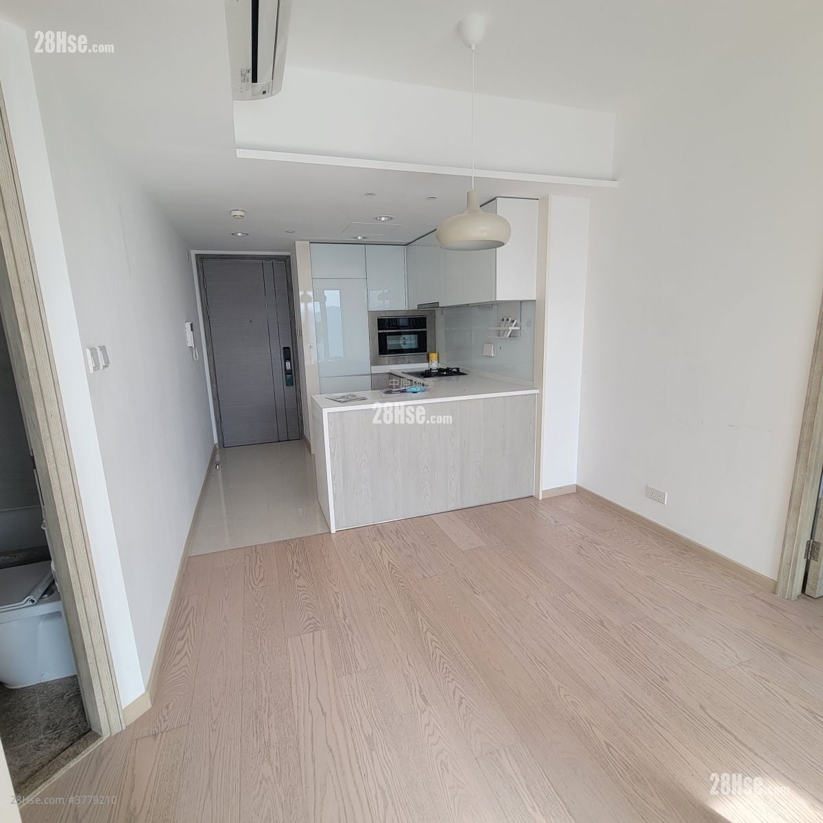 Sea To Sky Sell 2 Bedrooms 470 ft²