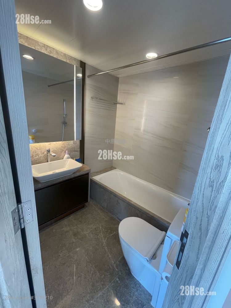 Sea To Sky Sell 2 Bedrooms 470 ft²