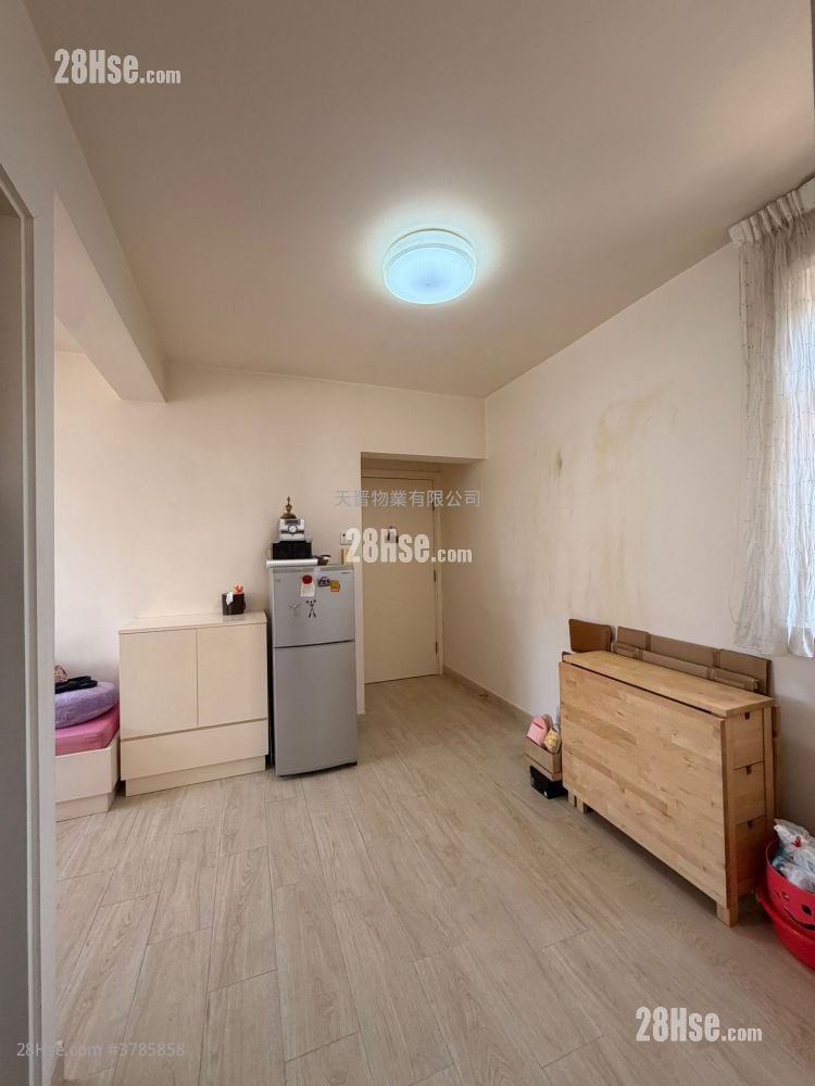 Faerie Court Sell 2 Bedrooms , 1 Bathroom 309 ft²