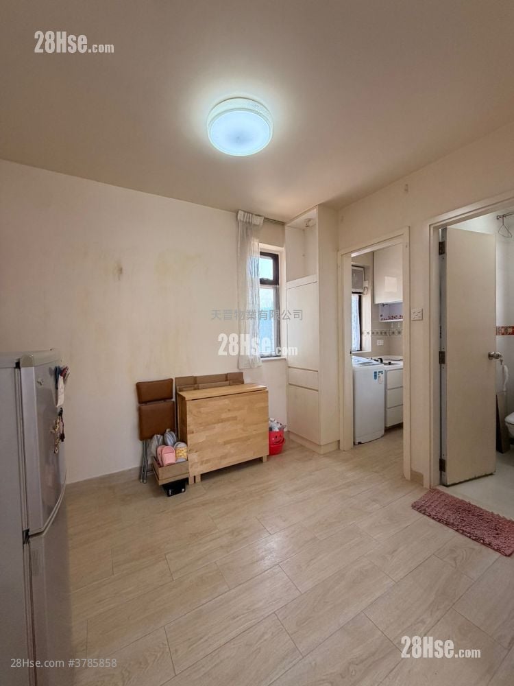 Faerie Court Sell 2 Bedrooms , 1 Bathroom 309 ft²