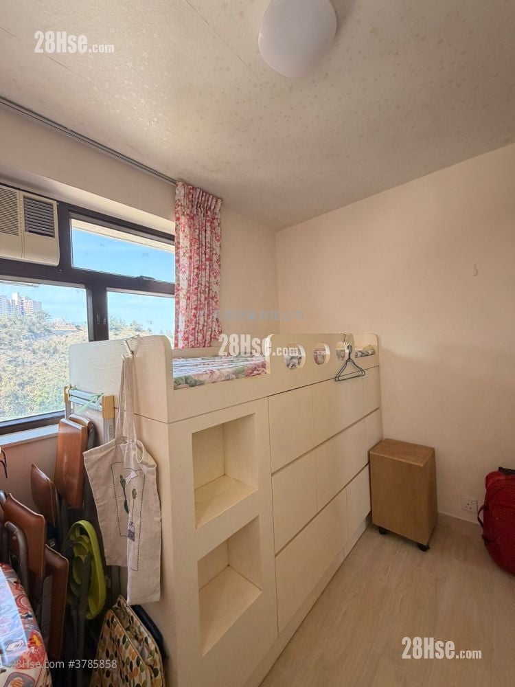 Faerie Court Sell 2 Bedrooms , 1 Bathroom 309 ft²