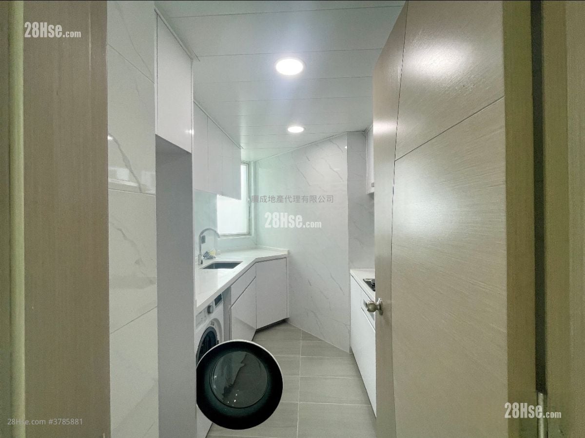 Le Prestige Rental 4 Bedrooms , 2 Bathrooms 977 ft²