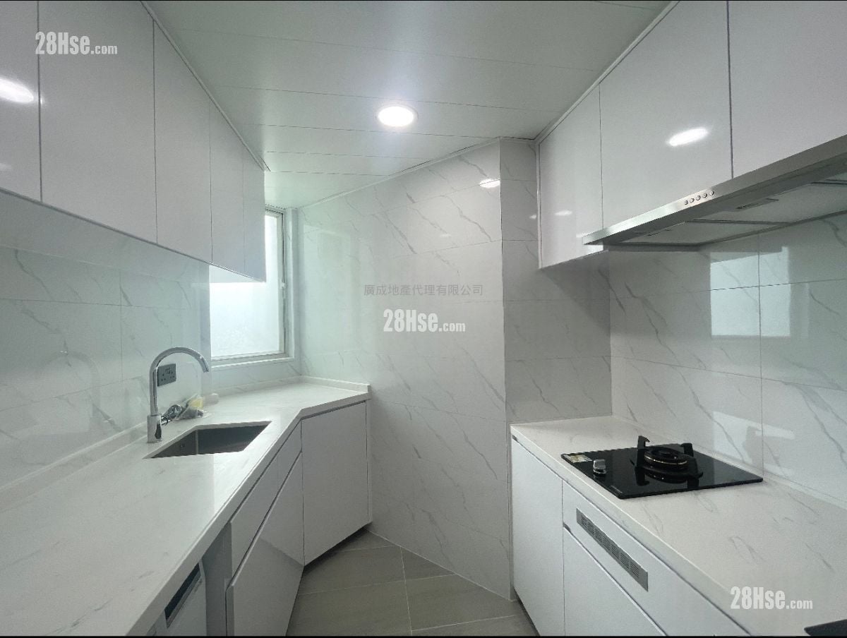 Le Prestige Rental 4 Bedrooms , 2 Bathrooms 977 ft²