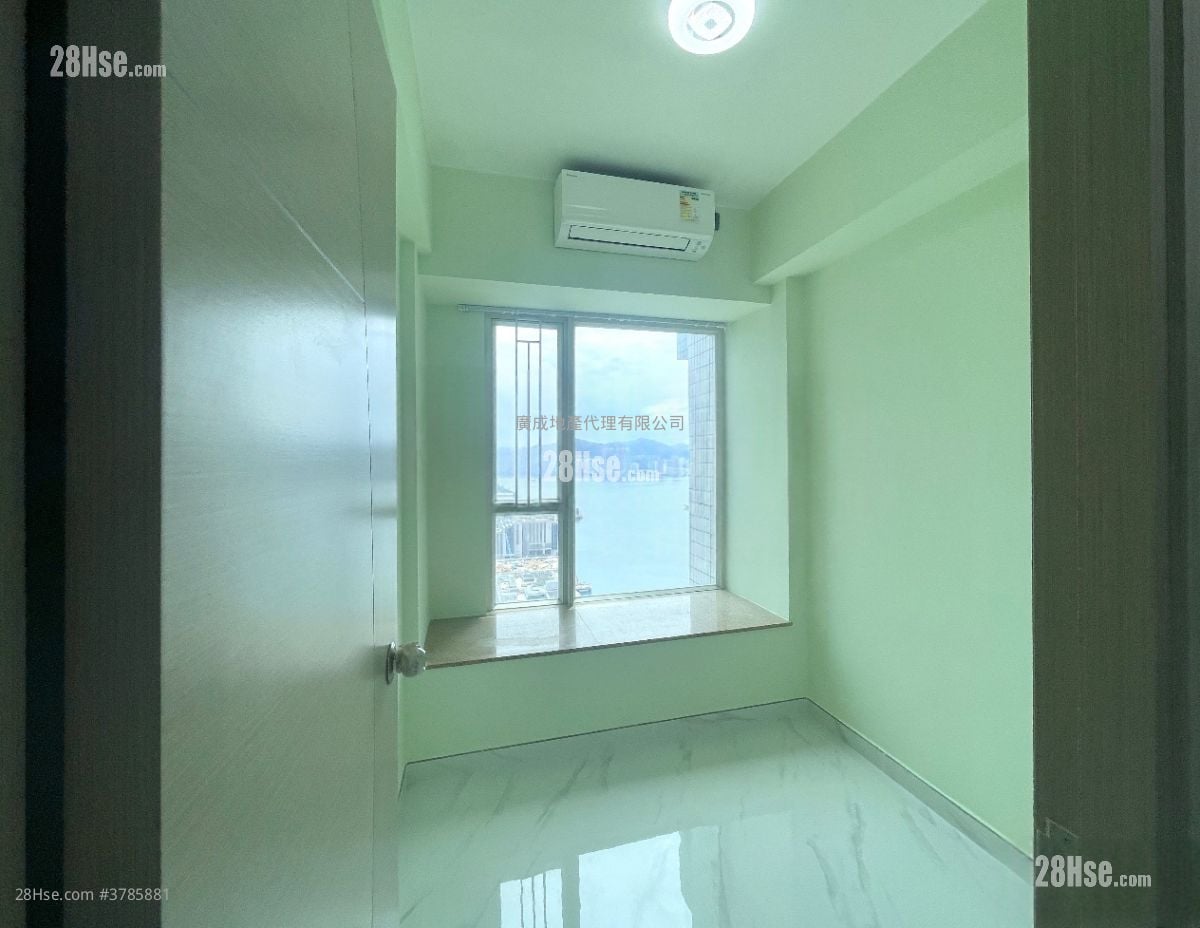 Le Prestige Rental 4 Bedrooms , 2 Bathrooms 977 ft²