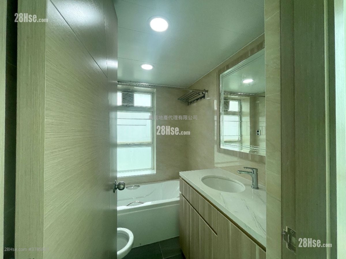 Le Prestige Rental 4 Bedrooms , 2 Bathrooms 977 ft²