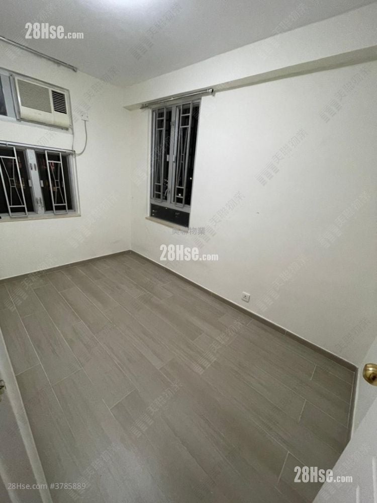 Siu Hong Court Sell 3 Bedrooms 553 ft²