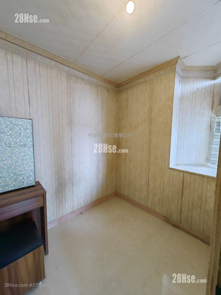 Yu Tung Court Sell 3 Bedrooms 601 ft²