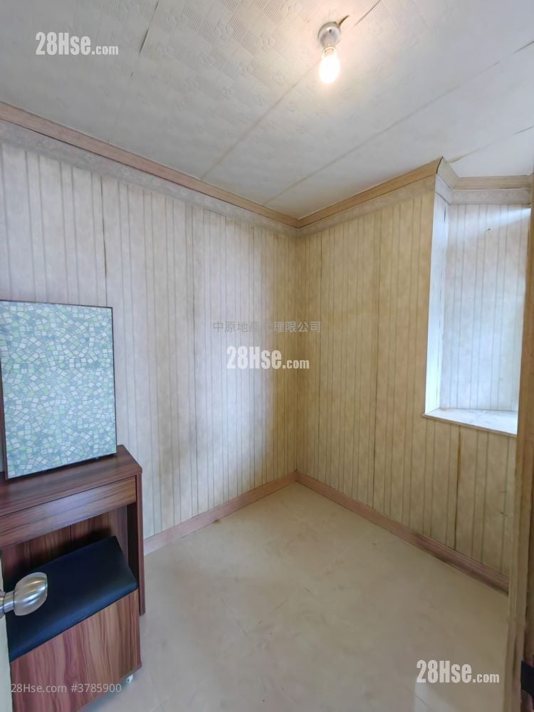 Yu Tung Court Sell 3 Bedrooms 601 ft²