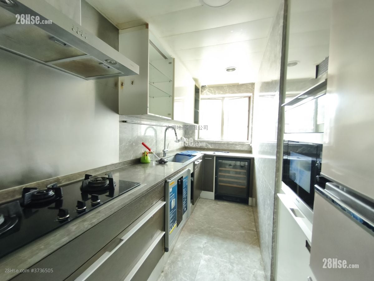 Le Chateau Rental 4 Bedrooms , 4 Bathrooms 1,490 ft²