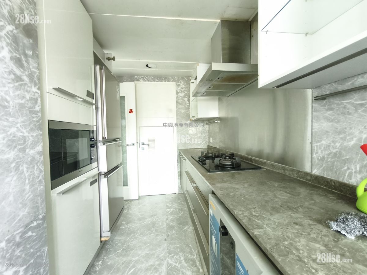 Le Chateau Rental 4 Bedrooms , 4 Bathrooms 1,490 ft²