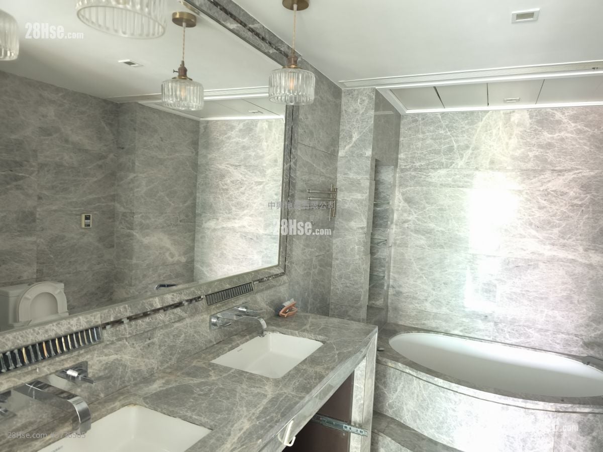 Le Chateau Rental 4 Bedrooms , 4 Bathrooms 1,490 ft²