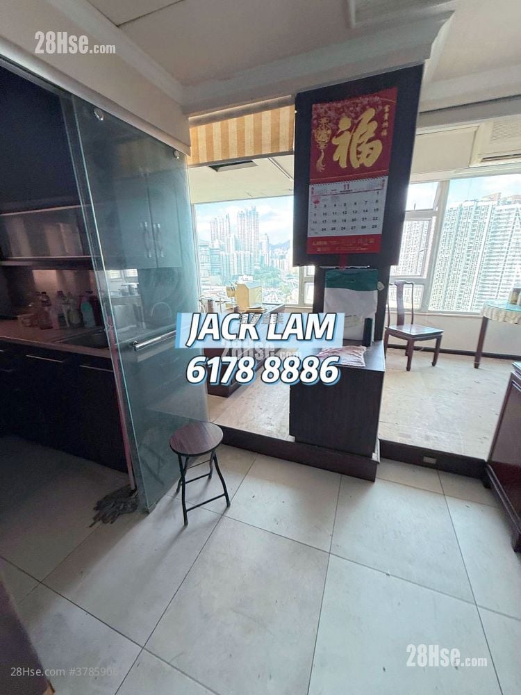 Man Wai Building Sell 3 Bedrooms , 1 Bathroom 745 ft²