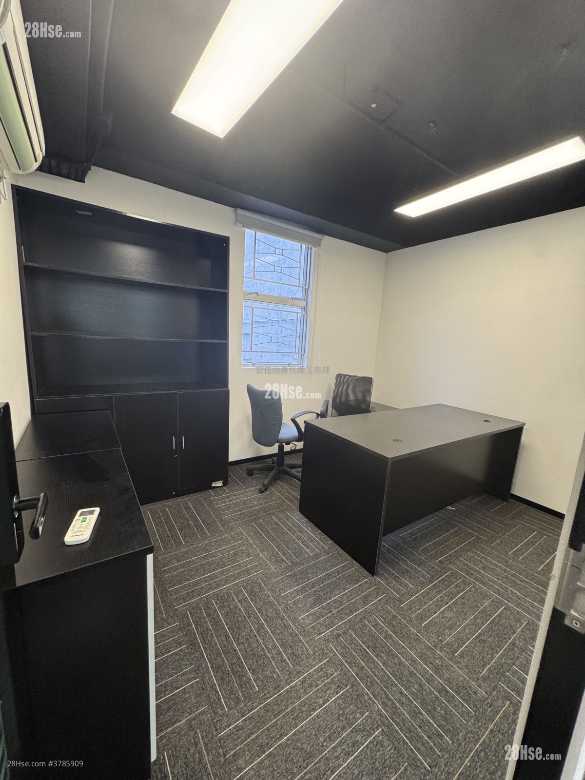 恒胜中心 租盘 5+ 房 , 2 厕所 2,547 平方尺