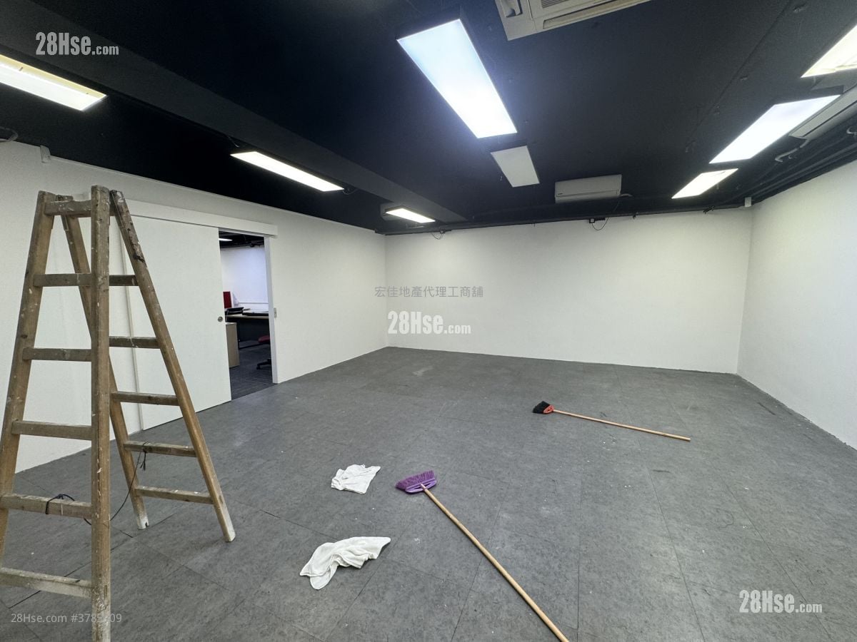 恒胜中心 租盘 5+ 房 , 2 厕所 2,547 平方尺