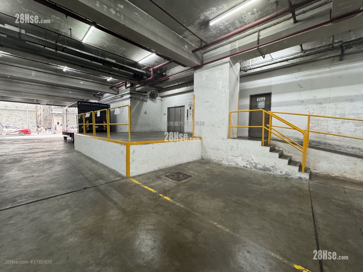 恒胜中心 租盘 5+ 房 , 2 厕所 2,547 平方尺