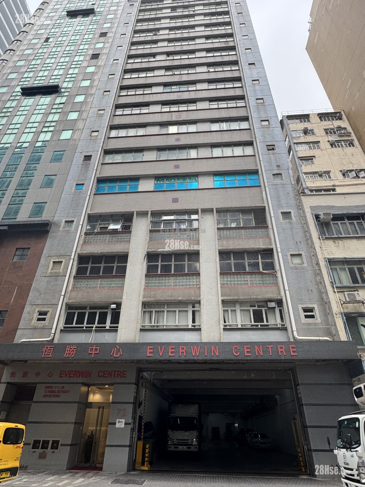 恒胜中心 租盘 5+ 房 , 2 厕所 2,547 平方尺