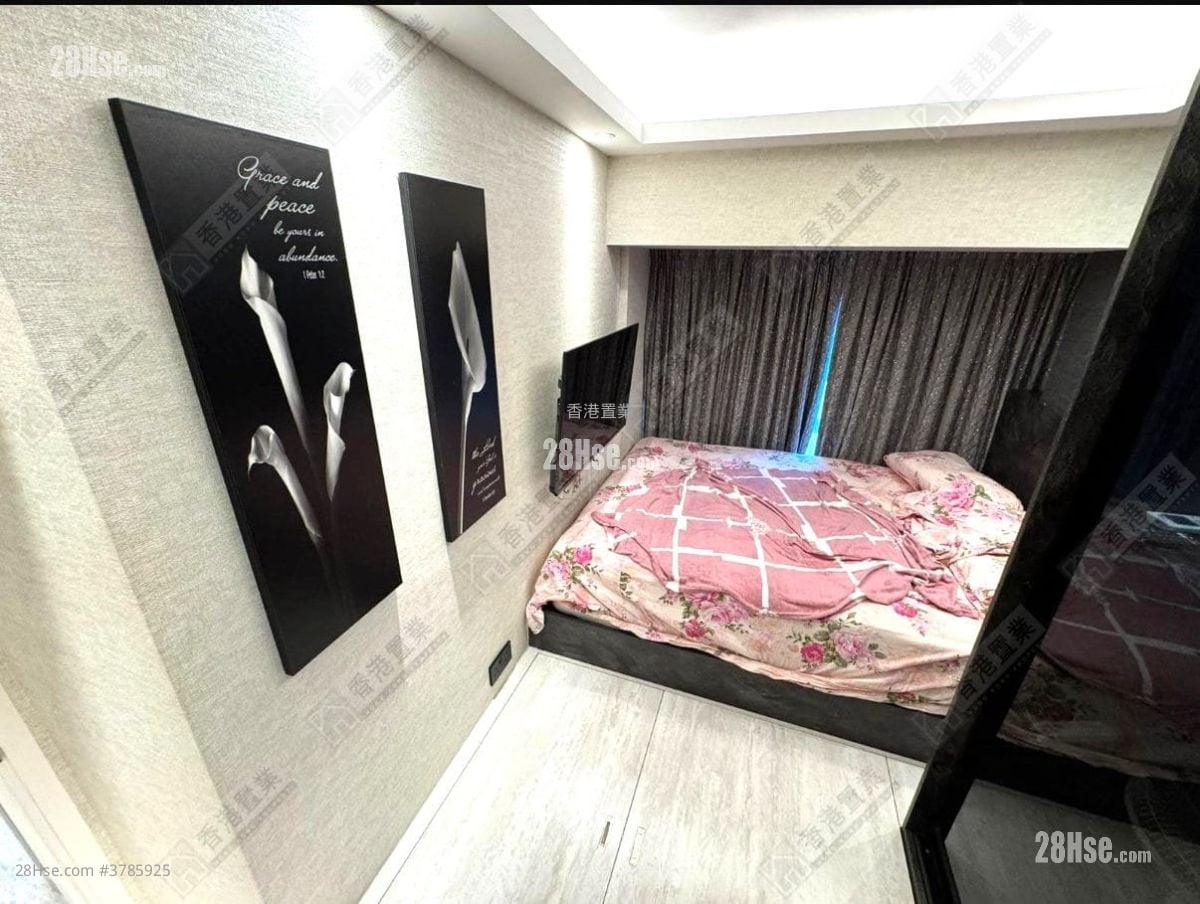 Centre Place Rental 2 Bedrooms , 1 Bathroom 474 ft²