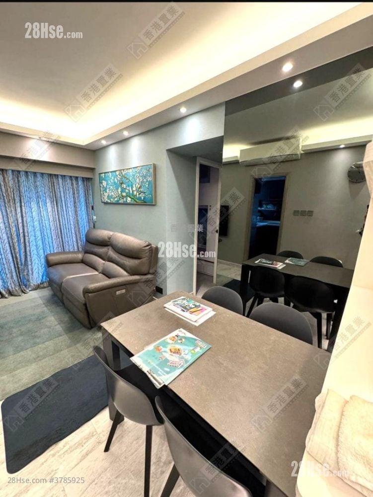 Centre Place Rental 2 Bedrooms , 1 Bathroom 474 ft²