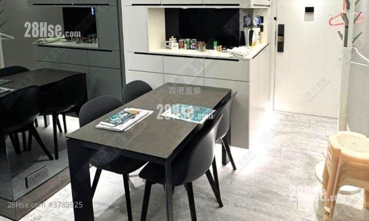 Centre Place Rental 2 Bedrooms , 1 Bathroom 474 ft²