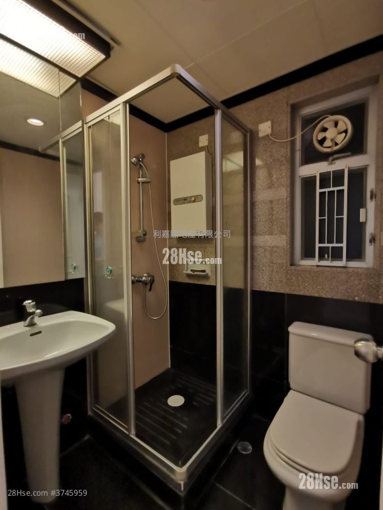 The Metro City Sell 3 Bedrooms , 2 Bathrooms 526 ft²