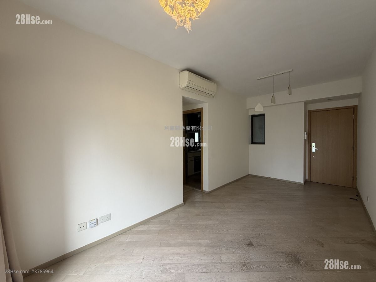 The Wings Sell 3 Bedrooms , 2 Bathrooms 699 ft²