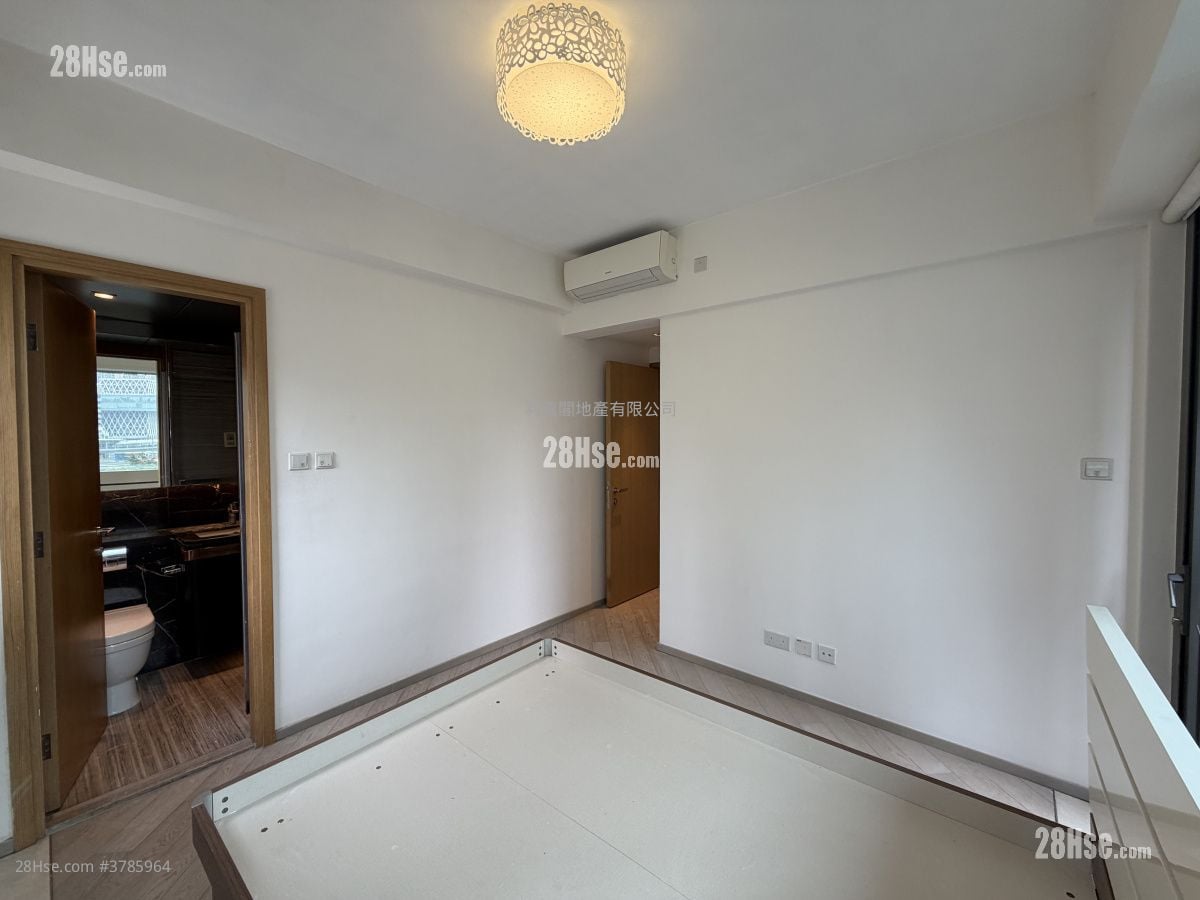 The Wings Sell 3 Bedrooms , 2 Bathrooms 699 ft²