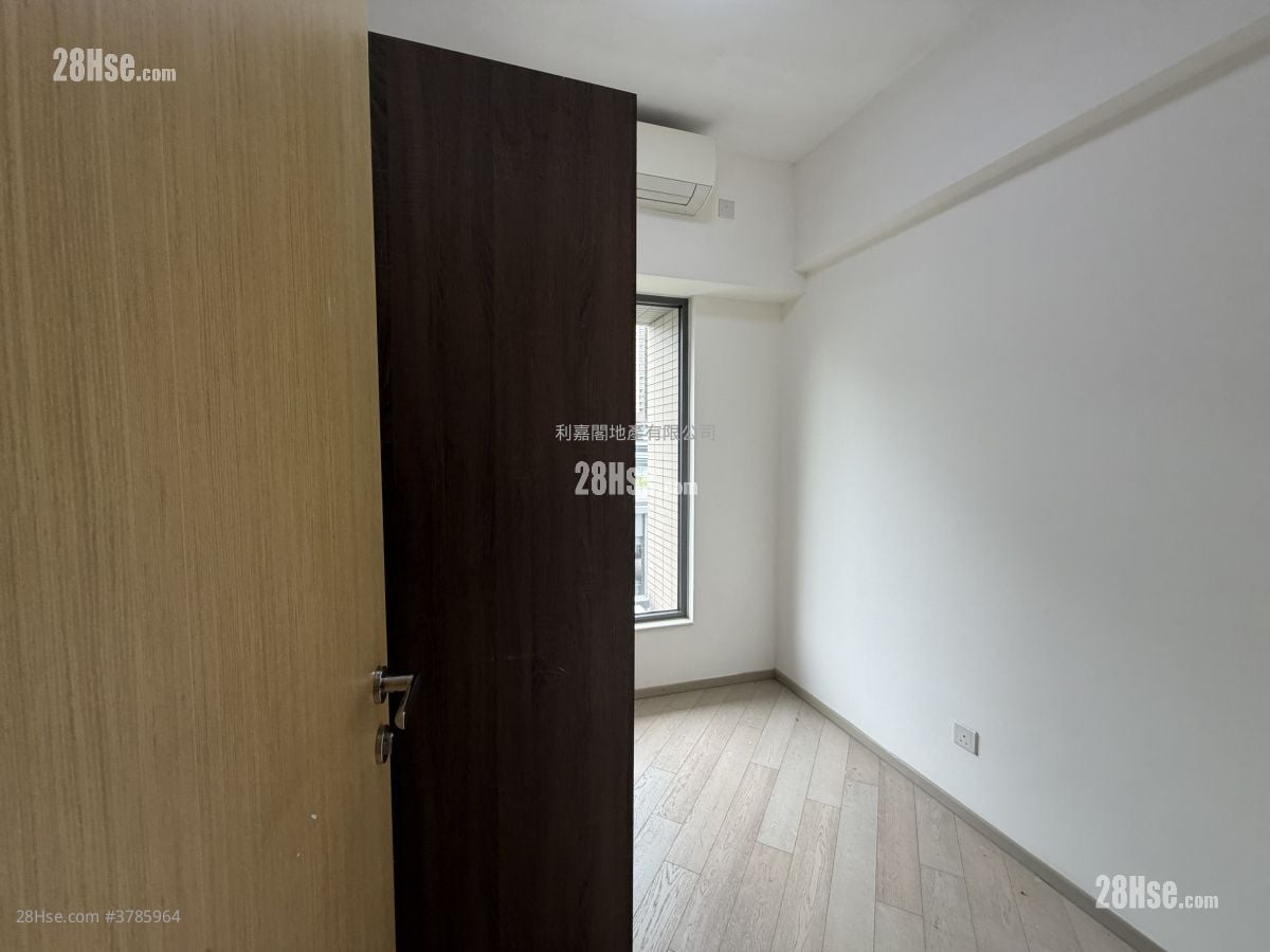 The Wings Sell 3 Bedrooms , 2 Bathrooms 699 ft²