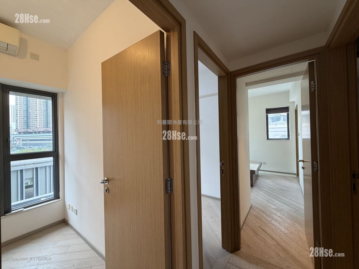 The Wings Sell 3 Bedrooms , 2 Bathrooms 699 ft²