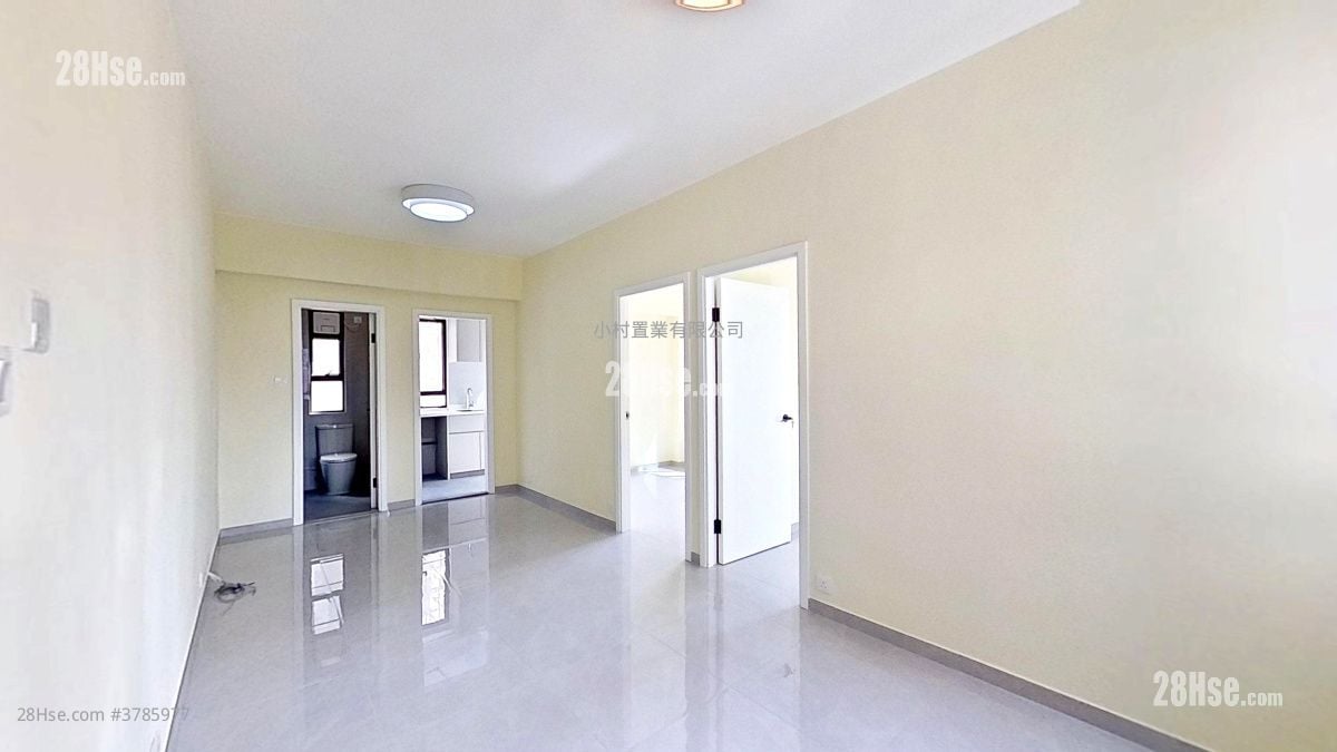 living room: Paramount Mansion Rental 2 Bedrooms , 1 Bathroom 502 ft²