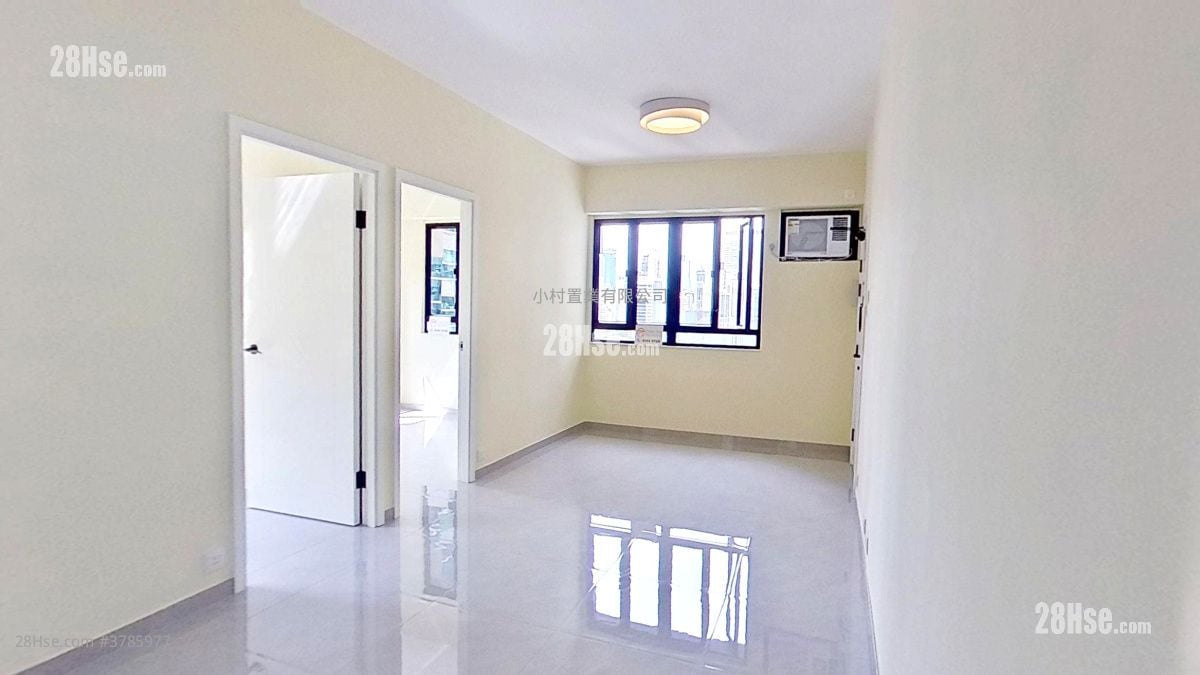 living room: Paramount Mansion Rental 2 Bedrooms , 1 Bathroom 502 ft²