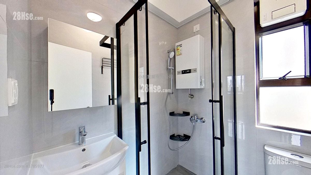 bathroom: Paramount Mansion Rental 2 Bedrooms , 1 Bathroom 502 ft²