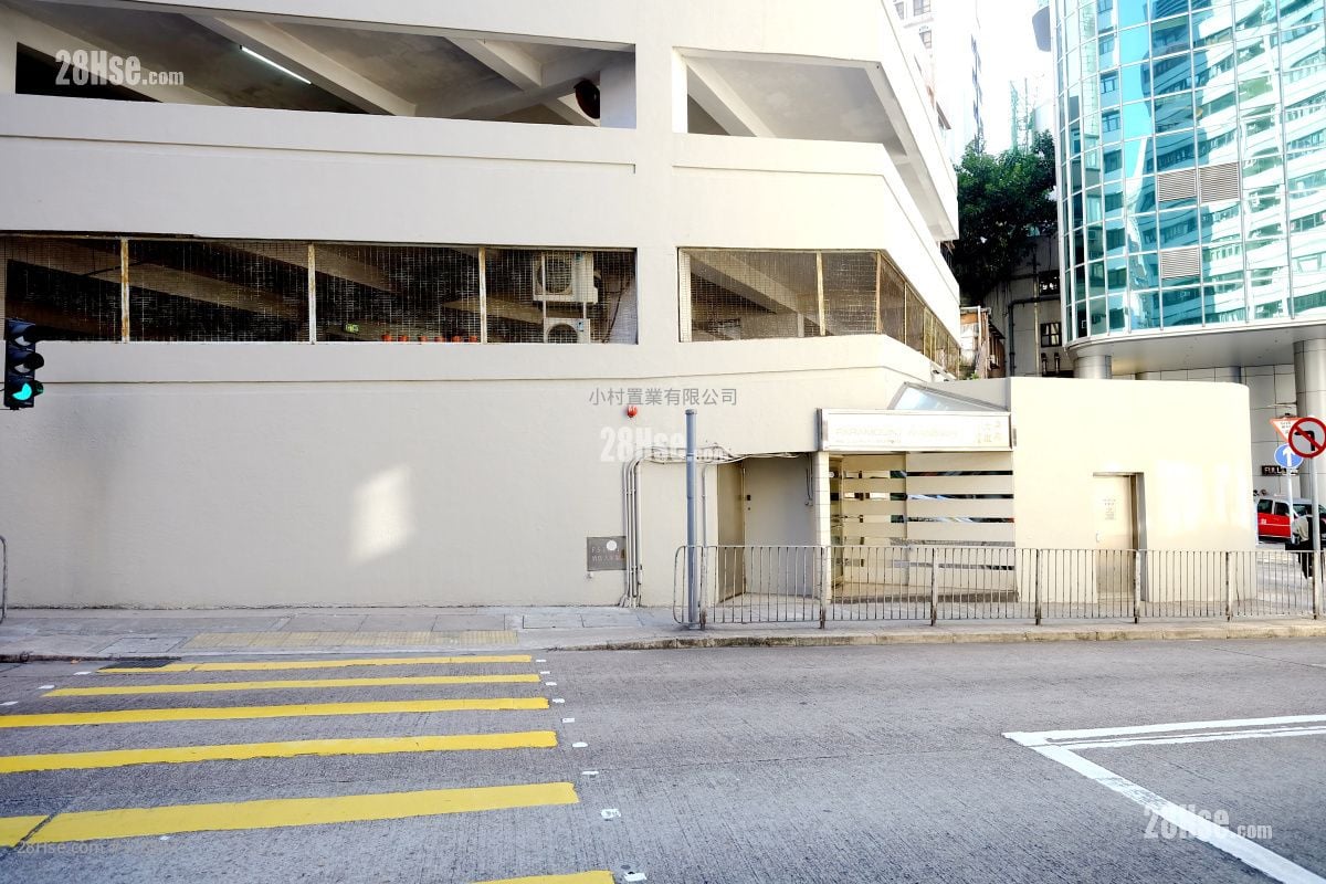 building outlook: Paramount Mansion Rental 2 Bedrooms , 1 Bathroom 502 ft²