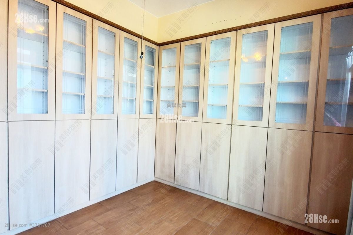 Miami Crescent Rental 2,236 ft²