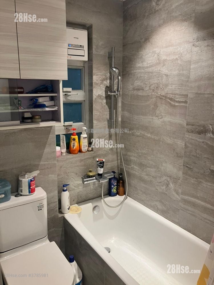 Choi Po Court Sell 2 Bedrooms 438 ft²