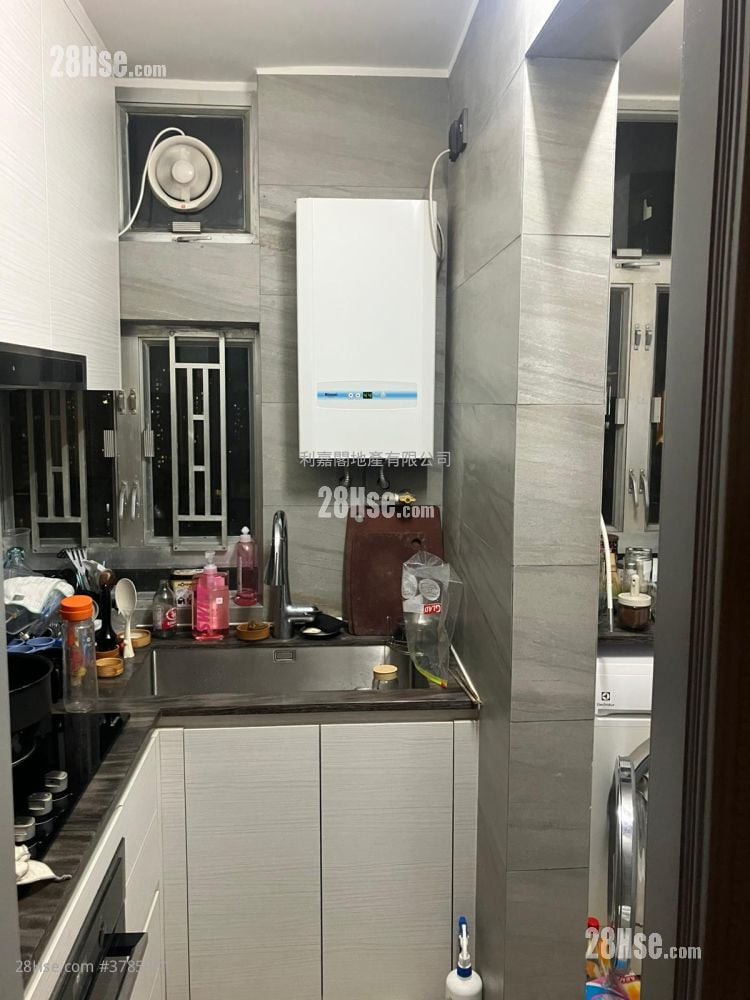 Choi Po Court Sell 2 Bedrooms 438 ft²