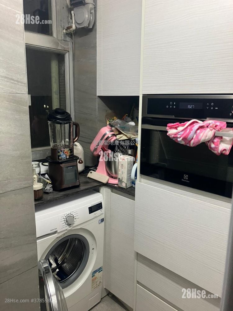 Choi Po Court Sell 2 Bedrooms 438 ft²