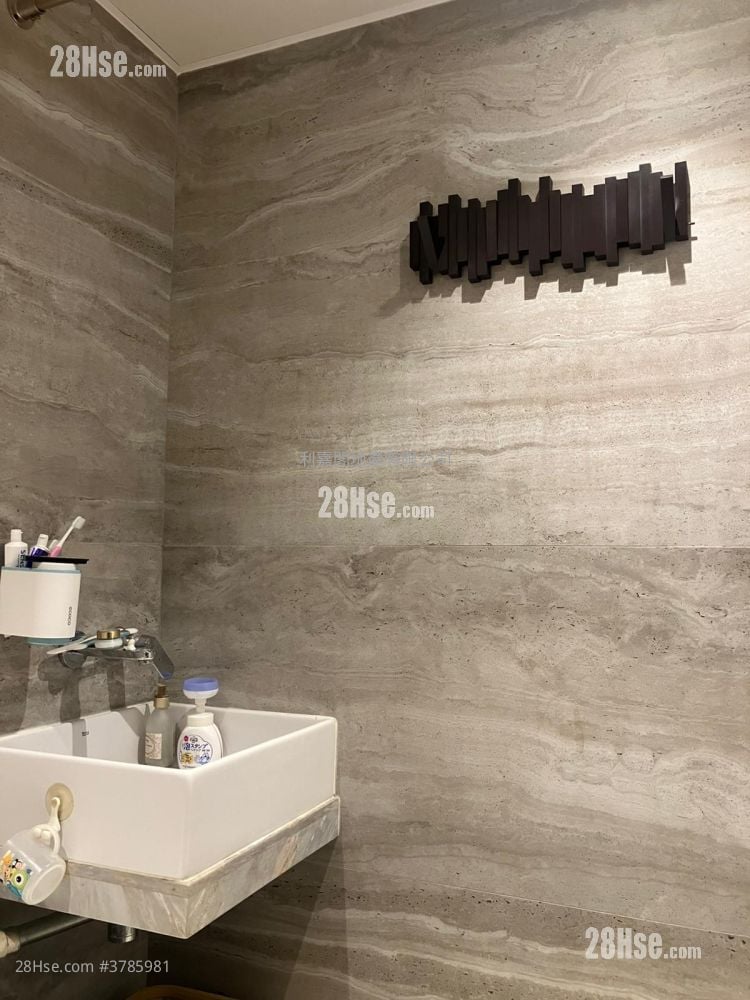 Choi Po Court Sell 2 Bedrooms 438 ft²