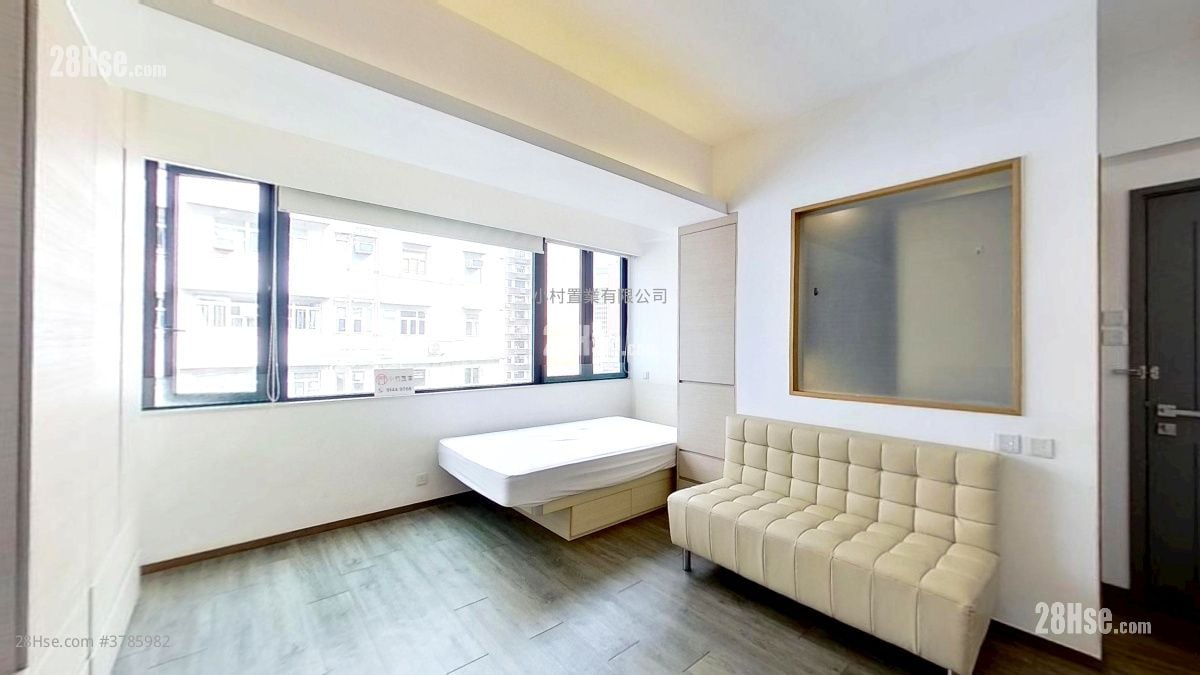 living room: The Jordan Rental Studio , 1 Bathroom 390 ft²