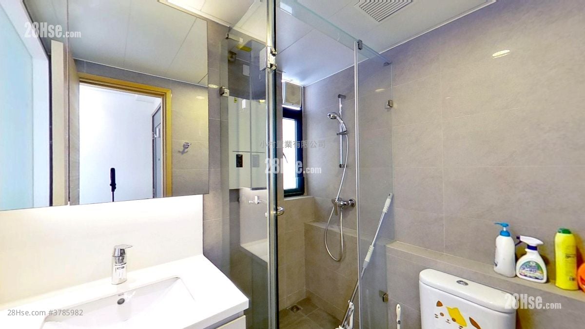 bathroom: The Jordan Rental Studio , 1 Bathroom 390 ft²