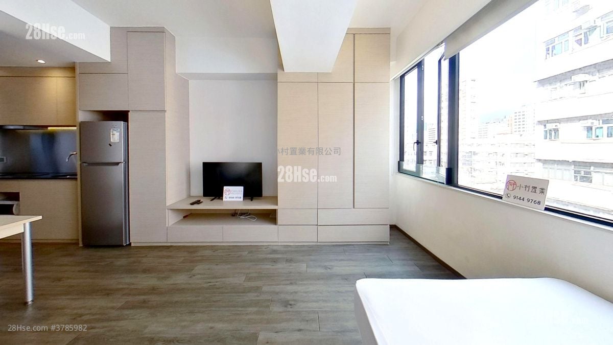 living room: The Jordan Rental Studio , 1 Bathroom 390 ft²