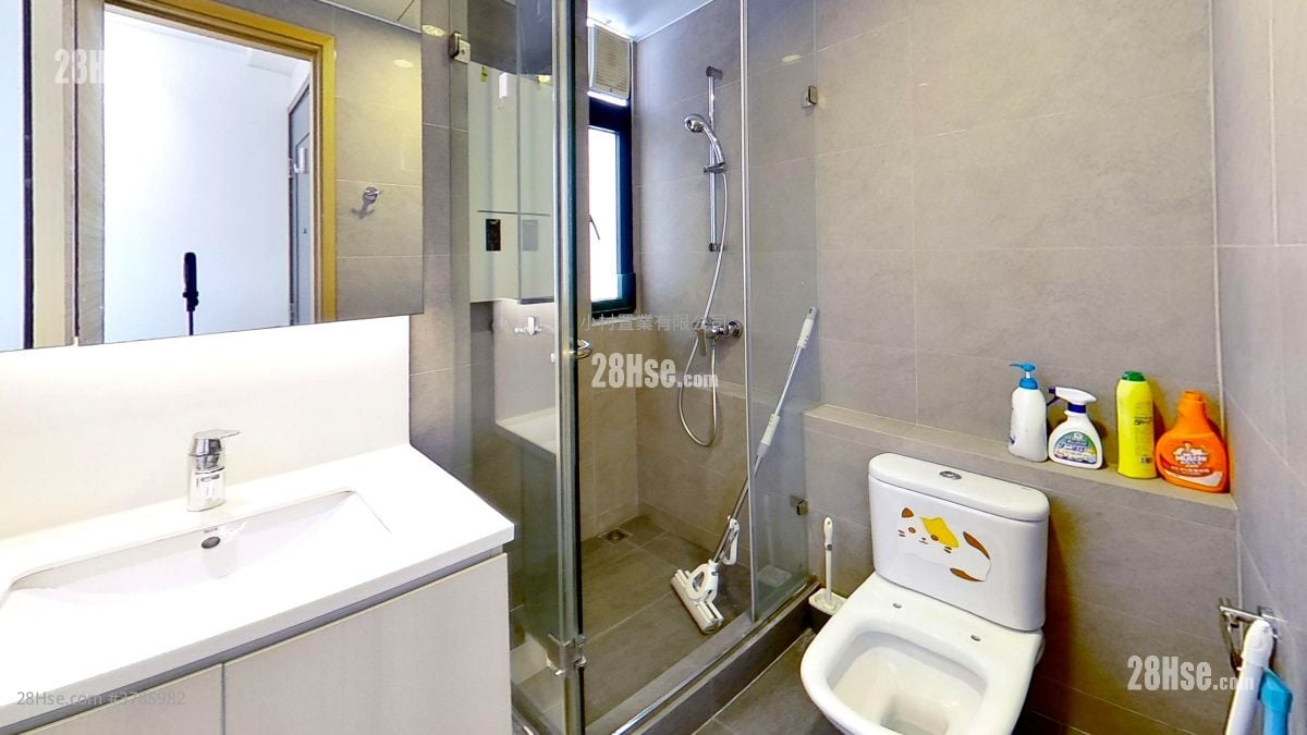 bathroom: The Jordan Rental Studio , 1 Bathroom 390 ft²
