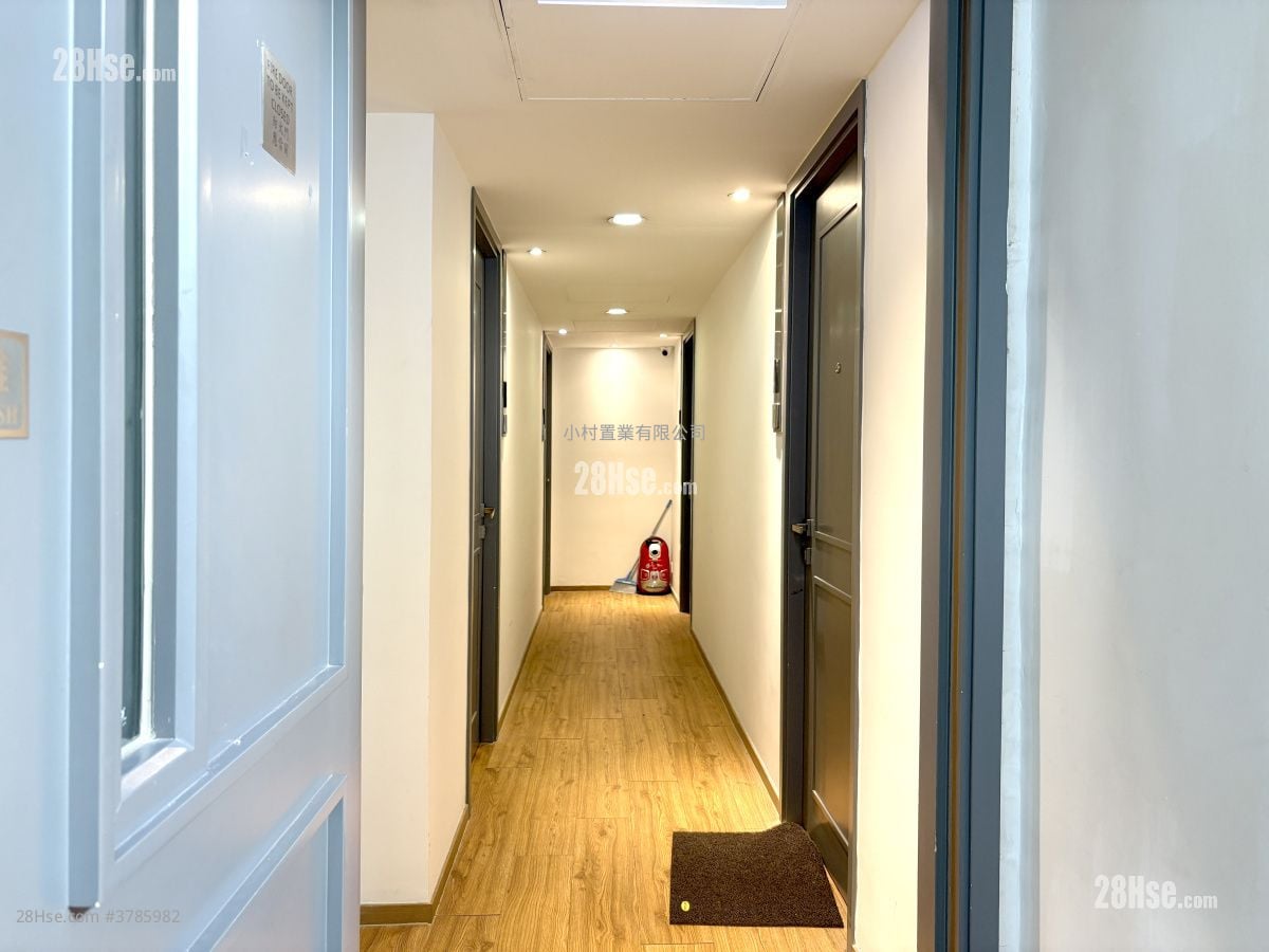 main door: The Jordan Rental Studio , 1 Bathroom 390 ft²